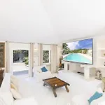 Luxury Sea Front With Pool فيلة