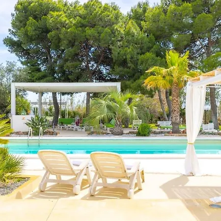 Luxury Sea Front With Pool 别墅