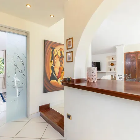 Luxury Sea Front With Pool 别墅