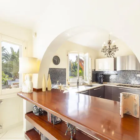 Luxury Sea Front With Pool 别墅 *