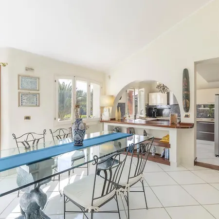 Luxury Sea Front With Pool 别墅 *