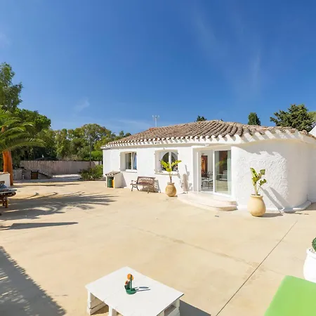 فيلة Luxury Sea Front With Pool Su Forti