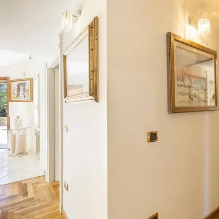 Luxury Sea Front With Pool