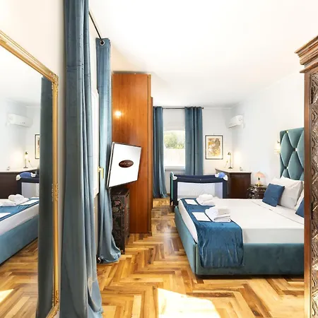 Luxury Sea Front With Pool Villa